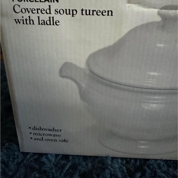 Porcelain Covered Soup Tureen with Ladle - Picture 4 of 4